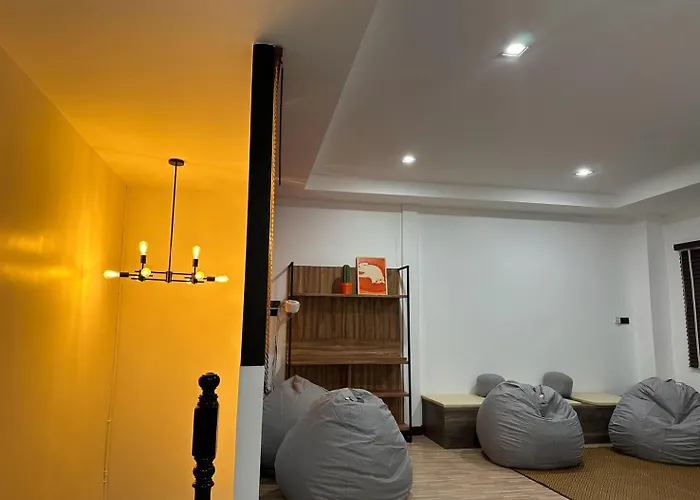호스텔 9 Mins To Bts Bunker Bed Private Share Bath 방콕