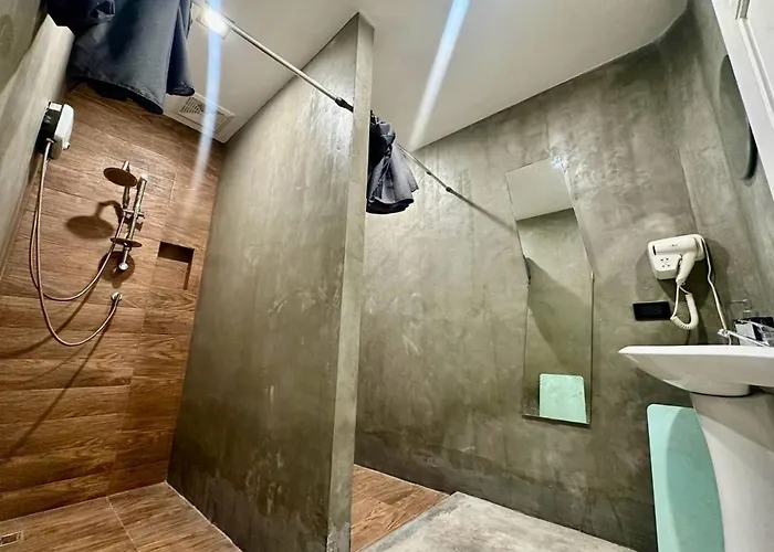 호스텔 9 Mins To Bts Bunker Bed Private Share Bath 방콕