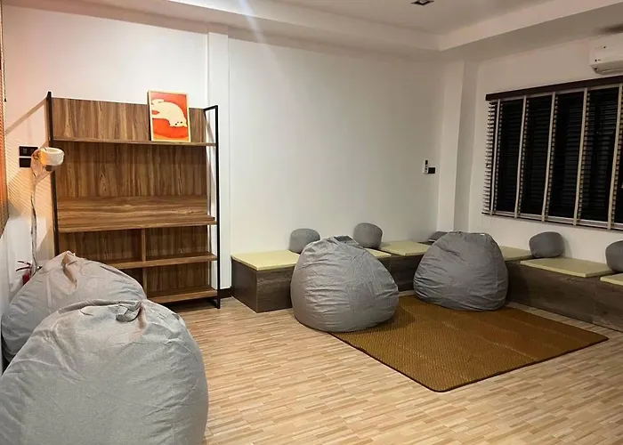 호스텔 9 Mins To Bts Bunker Bed Private Share Bath 방콕